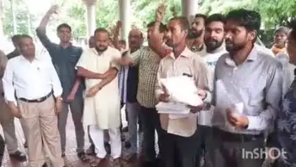 धमतरी: ग्राम सिवनीकला में भारतमाला सड़क परियोजना में मुआवजे को लेकर ग्रामीणों ने लगाया फर्जीवाड़ा करने का आरोप