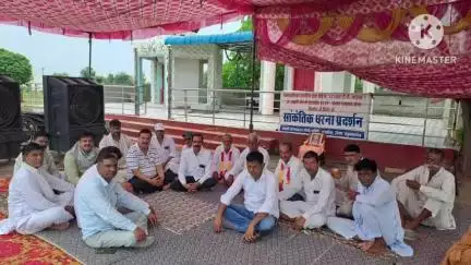 संगरिया: वार्ड 33 में नागरिकों का धरना जारी, क्रमिक अनशन किया गया शुरू
