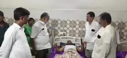 మార్కాపురం: బొల్లుపల్లి  మాజీ సర్పంచ్ శ్రీనివాసరావును పరామర్శించిన మాజీ ఎమ్మెల్యే అన్నా రాంబాబు