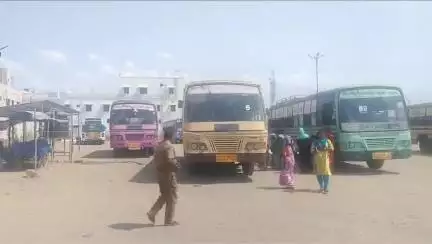 வேடசந்தூர்: பஸ் நிலையத்தில் போக்குவரத்து ஊழியர்கள் 17 அம்ச கோரிக்கைகளை வலியுறுத்தி ரகசிய போராட்டம்