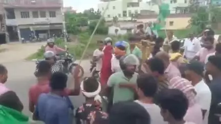 बिहार बंद के दौरान आरजेडी के नेता ने महिलाओ के साथ अभद्र व्यवहार और दरभंगा मे एम्बुलेंस को जाने से रोका और मीडिया के साथ बदसलूकी