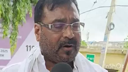 जमुई: जमुई कचहरी चौक में पूर्व मंत्री विजयप्रकाश ने कहा, भाजपा के इशारे पर चुनाव आयोग को कब्जे में लेकर किया जा रहा खेला