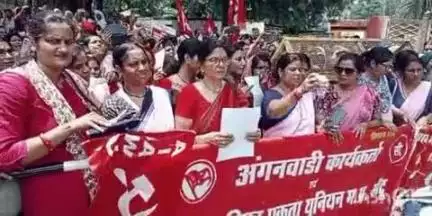 सोहागपुर: आंगनवाड़ी कार्यकर्ता सहायिका एकता यूनियन ने कलेक्ट्रेट कार्यालय में कलेक्टर को ज्ञापन सौंपा