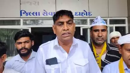 દાહોદ: ધારાસભ્ય ચૈતર ભાઈ વસાવાની ગેરકાયદેસર રીતે ઘરપકડ કરવામાં આવતા આમ.આદમી.પાર્ટી દાહોદ જિલ્લા દ્વારા આવેદનપત્ર પાઠવ્યું