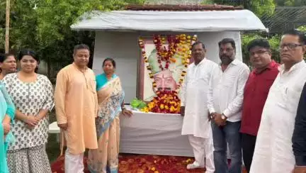 गिर्वा: पूर्व मंत्री स्व. खेमराज कटारा की जयंती पर हिरण मगरी स्थित आवास पर आयोजित हुआ पुष्पांजलि कार्यक्रम