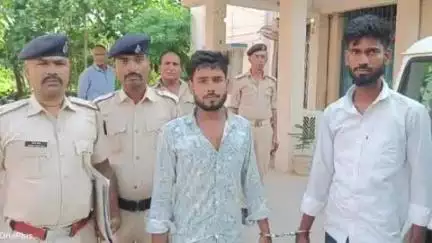 परवलपुर पुलिस को बड़ी सफलता, दो लुटेरे गिरफ्तार, लूटा हुआ मोबाइल और बाइक बरामद