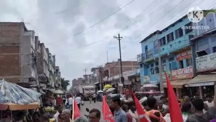 पकरीबरावां: पकरीबरावां में इंडिया गठबंधन द्वारा प्रस्तावित बिहार बंद का मिला-जुला असर देखा गया