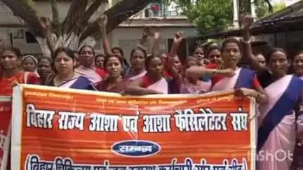 मदनपुर: मदनपुर सामुदायिक स्वास्थ्य केंद्र में बिहार राज्य आशा एवं आशा फैसिलिटेटर संघ द्वारा आयोजित एकदिवसीय धरना प्रदर्शन