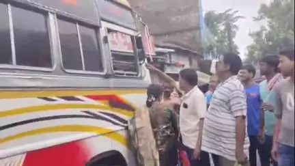 দুবরাজপুর: ধর্মঘটের দিন দুবরাজপুরে বামেদের মিছিল ও সাময়িক অবরোধ