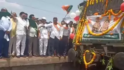 భీమవరం: నరసాపురం-అరుణాచలం స్పెషల్ ఎక్స్‌ప్రెస్‌కు జెండా ఊపి ప్రారంభించిన కేంద్ర సహాయ మంత్రి శ్రీనివాస్ వర్మ