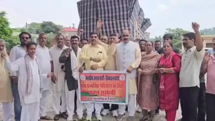बंगाणा: कुटलैहड़ क्षेत्र से सराज को भेजी गई राहत सामग्री, पूर्व विधायक दविंद्र भुट्टो ने दिखाई हरी झंडी