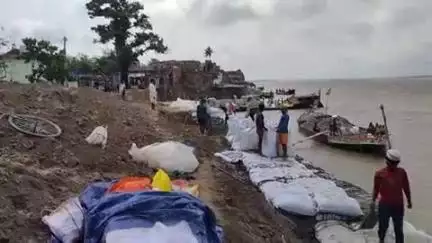 सबौर: सबौर के मसाढ़ू गांव में सरकार के खिलाफ गोपालपुर के जदयू विधायक के पुत्र आमरण अनशन पर बैठे