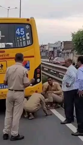बहरोड़: बहरोड़ में चलती हुई स्कूल बस से पहिया निकलने के मामले में पुलिस ने निजी स्कूल प्रशासन और ड्राइवर पर किया केस दर्ज