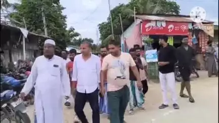 নগাঁও: বলিকটিয়াত উপস্থিত প্ৰদেশ কংগ্ৰেছৰ মুখপাত্ৰ মহছিন খান, উচ্ছেদৰ জাননী সন্দৰ্ভত বিকল্প ভূমি নিদিয়াকৈ উচ্ছেদ নকৰাৰ আহ্বান
