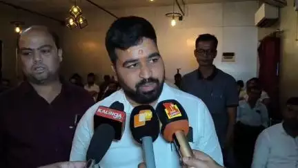 ଅନୁଗୋଳ: ସହରରେ ଥିବା ହୋଟେଲରେ ଜିଲ୍ଲା ଯାତ୍ରା କମିଟି ପକ୍ଷରୁ ସାମ୍ୱାଦିକ ସମ୍ମିଳନୀ; ପ୍ରତିକ୍ରିୟା ରଖିଲେ ରମାକାନ୍ତ ପାଲ