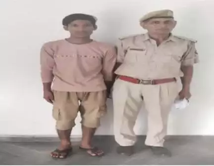 (जिला अलवर)

साईबर फ्रॉड करते हुए 01 आरोपी यूसुफ खान गिरफ्तार एंव साईबर फ्रॉड में प्रयुक्त उपकरण (03 मोबाईल) बरामद।।
#RajasthanPolice