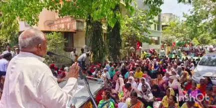 उत्तर सोलापूर: स्मार्ट मीटरची सक्ती रद्द न झाल्यास रस्त्यावर मंत्र्याच्या गाड्या चालू देणार नाही-जूनीमील कंपाऊड येथ मा.आमदार आडम मास्तर