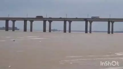 భద్రాచలం: భద్రాచలం వద్ద మధ్యాహ్నం కు గోదావరి నీటిమట్టం 23.8 అడుగులకు చేరుతుందని వెల్లడించిన అధికారులు