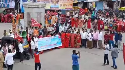 ಚಳ್ಳಕೆರೆ: ನಗರದಲ್ಲಿ ವಿವಿಧ ಬೇಡಿಕೆಗಳು ಈಡೇರುಸುವಂತೆ ಸಿಐಟಿಯು ನಿಂದ ಬೃಹತ್ ಪ್ರತಿಭಟನೆ