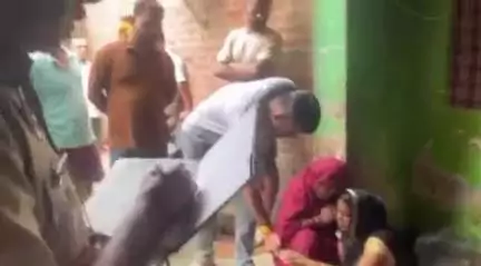 अजीतमल: कोतवाली के फिरोज नगर में कमरे में सोते रहे परिजन, दूसरे कमरे में युवक ने पंखे के सहारे लटककर लगाई फांसी, हुई मौत