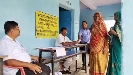 सिसवन: सिसवन प्रखंड के ग्यासपुर पंचायत में मुखिया पद के लिए उपचुनाव शांतिपूर्ण ढंग से संपन्न