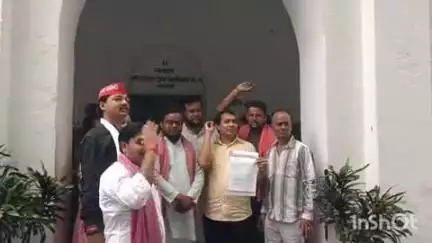 बहराइच: बहराइच समाजवादी शिक्षक सभा ने मजिस्ट्रेट को सौपा ज्ञापन,5000 विद्यालयों को बंद करने के निर्णय का किया विरोध #jansamaya