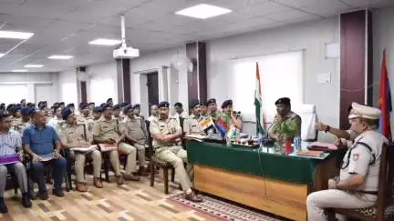टिहरी: एसएसपी आयुष अग्रवाल ने पुलिस लाइन चंबा में मासिक अपराध गोष्ठी का आयोजन किया, 26 पुलिस कर्मियों को किया गया सम्मानित