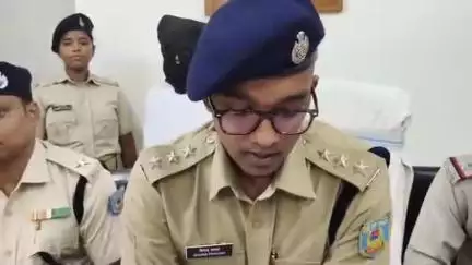 चक्रधरपुर के गुदड़ी बाजार के ज्वेलरी दुकान से लाखों की चोरी का हुआ खुलासा, दो महिलाएं गिरफ्तार

चक्रधरपुर : पश्चिमी सिंह