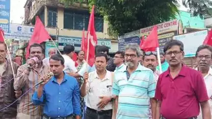 নানুর: CPI(M)-র বনধ ঘিরে উত্তেজনা কীর্ণাহারে; ঘটনাস্থানে পুলিশ পৌঁছে পরিস্থিতি নিয়ন্ত্রণে আনল