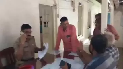 रावेर: सांगवी बुद्रुक येथे चार अनोळखी मोबाईल क्रमांकावरून ४५ वर्षीय व्यक्तीला शिवीगाळ, यावल पोलीस ठाण्यात तक्रार दाखल