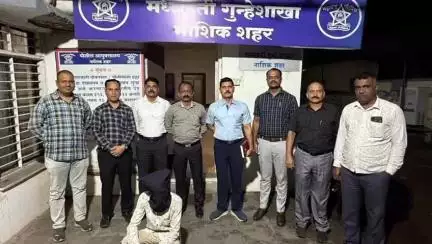 नाशिक: द्वारका सर्कल येथे गंभीर गुन्हे करून फरार असलेल्या आरोपीला मध्यवर्ती गुन्हे शाखेने केली अटक