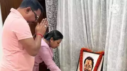 बुंडू: तमाड़ विधायक विकास सिंह मुंडा ने बुंडू स्थित आवास में पूर्व मंत्री रमेश सिंह मुंडा को पुण्यतिथि पर दी श्रद्धांजलि