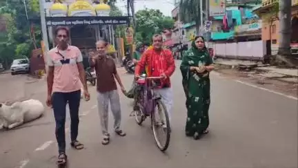 सागर नगर: मन्नत पूरी होने पर सागर के व्यक्ति ने साइकिल से 120 किमी की यात्रा कर मां नर्मदा के किए दर्शन