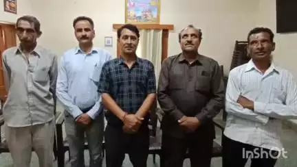 बिलासपुर सदर: जिला मुख्यालय के साथ लगती सिहड़ा पंचायत के लोगों ने विकास कार्यों को लेकर पूर्व कांग्रेस विधायक को घेरा