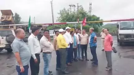 गोमिया: कथारा, ढोरी और बीएंडके में संयुक्त मोर्चा की देशव्यापी हड़ताल, ट्रेड यूनियन समर्थकों ने की जमकर नारेबाजी