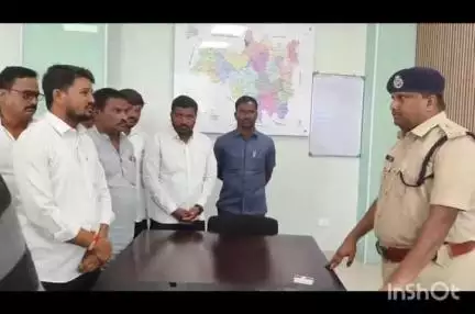 మెదక్: తెలంగాణ మాజీ ముఖ్యమంత్రి మాజీ మంత్రులపై అసభ్య పదజాలంతో  అనుచిత  వ్యాఖ్యలు చేసిన MlA పై కేసు నమోదు చేయాలి 
 జిల్లాsp శ్రీ