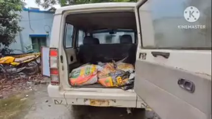 খানাকুল ১: দামি গাড়িতে করে চোলাই মদ পাচার,চব্বিশপুর থেকে পুলিশের হাতে আটক গাড়ি,উদ্ধার ৩০০ লিটার চোলাই