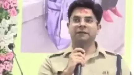 अंबाजोगाई: अधीक्षक नवनीतकावत यांचा अंबाजोगाई येथील मराठीत भाषेत विद्यार्थी मार्गदर्शन व्हिडिओ प्रचंड व्हायरल