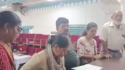 पौड़ी: नामांकन पत्रों की जांच के आखिरी दिन जिला पंचायत सदस्य पद पर 44 नामांकन पत्रों की हुई जांच, 2 नामांकन पत्र हुए खारिज