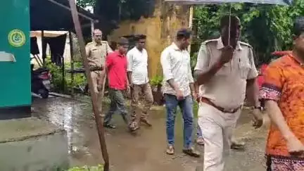 কালনা ১: রাজ্যের মন্ত্রী সিদ্দিকুল্লাকে মন্তেশ্বরে হেনস্থা এবং তার গাড়ি ভাঙচুর, ঘটনায় আরো ২ জন গ্রেপ্তার