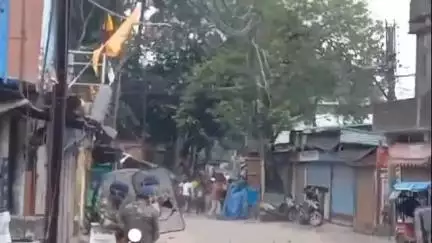 মাটিগাড়া: ২০ নং ওয়ার্ডের ঘটনার জেরে গোষ্ঠী সংঘর্ষে উত্তাল শিলিগুড়ির ২৮ নম্বর ওয়ার্ড, পুলিশের টিয়ার গ্যাস ও লাঠিচার্জে রণক্ষেত্র