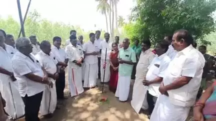 கொடுமுடி: வெள்ளோட்டம் பரப்பு காரணம்பாளையம் உள்ளிட்ட பல்வேறு பகுதிகளில் பூமி பூஜை நிழற்குடை திறப்பு விழாவில் எம்எல்ஏ கலந்து கொண்டார்
