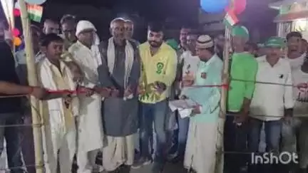 भभुआ: मोकरी गांव में मोहर्रम के तीजा के अवसर पर आयोजित पारंपरिक खेलकूद कार्यक्रम में जिप सदस्य विकास सिंह पहुंचे