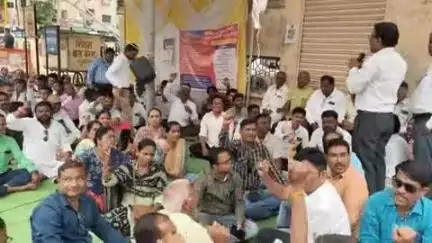 नांदेड: अण्णाभाऊ साठे चौक येथे वीज कंपन्यांचे खाजगीकरण करू नये या मागणीसाठी एमएसईबीच्या विविध संघटनांच्या वतीने आंदोलन