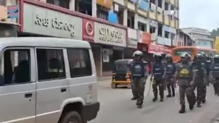 ಪುತ್ತೂರು: ಕಾನೂನು ಸುವ್ಯವಸ್ಥೆಯನ್ನು ಭದ್ರಗೊಳಿಸುವ ನಿಟ್ಟಿನಲ್ಲಿ ಪುತ್ತೂರಿಗೆ ಆಗಮಿಸಿದ ವಿಶೇಷ ಕಾರ್ಯಪಡೆಯಿಂದ ಪಥಸಂಚಲನ