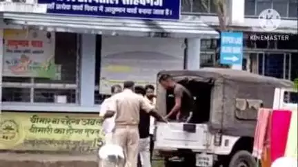 साहिबगंज: नगर थाना पुलिस ने चाकूबाजी मामले में शामिल दो आरोपियों को साहिबगंज कुम्हार टोली से गिरफ्तार कर जेल भेजा