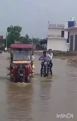 अनूपशहर: अनूपशहर-अहार रोड पर पिछले 54 घंटे से जलभराव, राहगीर हुए परेशान