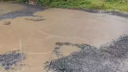 বিশালগড়: আগরতলা উদয়পুর সড়কের হরিশনগর এলাকায় রাস্তার খারাপ অবস্থায়, সমস্যায় পথচারীরা #jansamsya