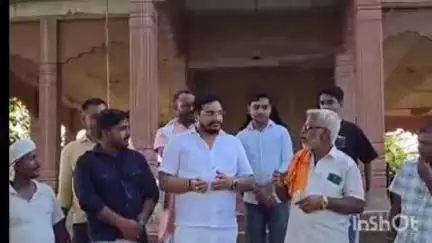 सलोन: सिरसिरा गांव के सिद्धेश्वर मंदिर के जीवोंद्वार के लिए समाजसेवी ने दी ₹51 हजार की सहायता राशि