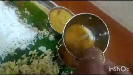 నగరంలోని ఓ హోటల్‌లో కస్టమర్ తింటున్న సాంబార్‌లో బల్లి ప్రత్యక్షం